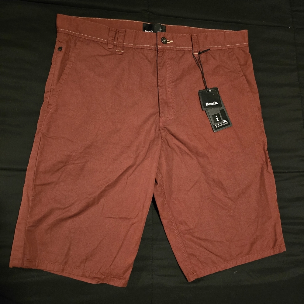 NWT Bench Men's Chino Burgundy Shorts Size 32 Medium‎